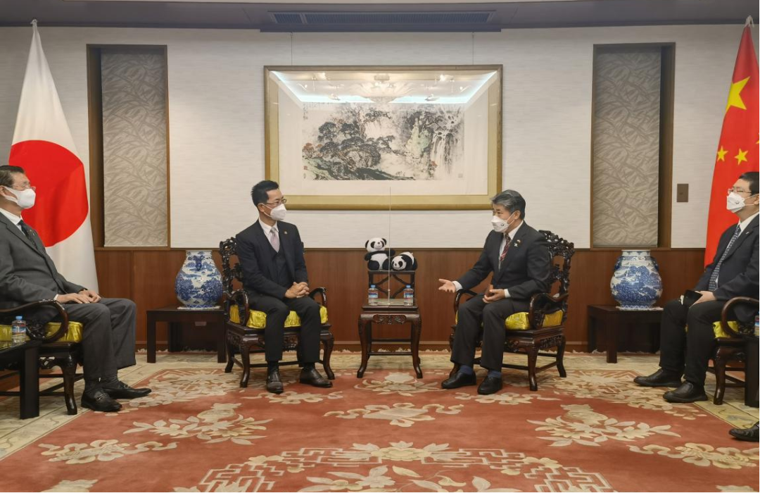 Consul General Xue Jian Meets with Wei Pengcheng, President of the Kansai Fujian Economic and Cultural Promotion Association, and His Delegation